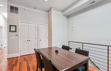 A spacious 2 bed 2 bath unit available for lease (St NW)