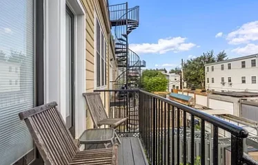 A spacious 2 bed 2 bath unit available for lease (St NW)