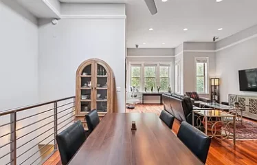 A spacious 2 bed 2 bath unit available for lease (St NW)