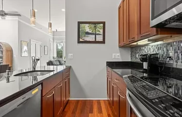 A spacious 2 bed 2 bath unit available for lease (St NW)