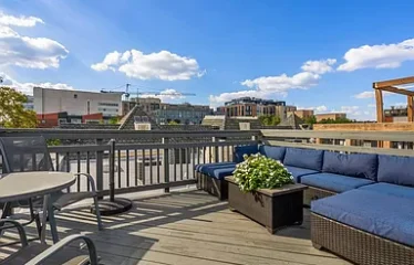 A spacious 2 bed 2 bath unit available for lease (St NW)