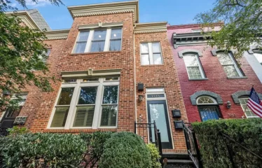 A spacious 2 bed 2 bath unit available for lease (St NW)