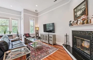 A spacious 2 bed 2 bath unit available for lease (St NW)