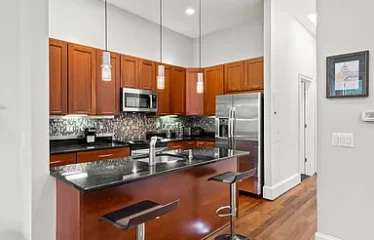 A spacious 2 bed 2 bath unit available for lease (St NW)